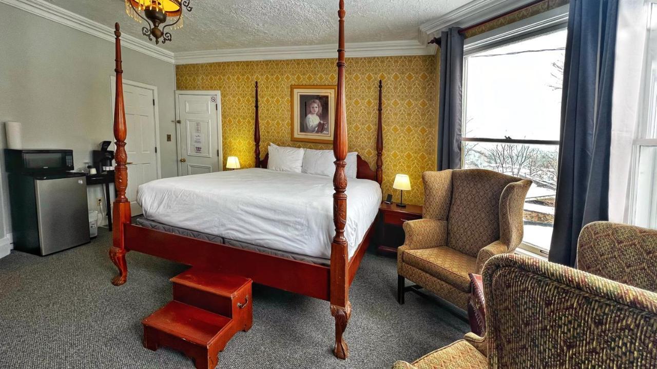 Inn At The Falls Bracebridge Exterior photo