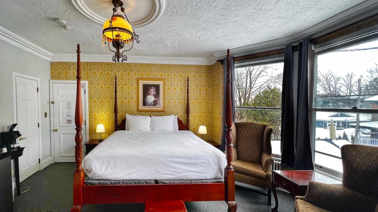 Inn At The Falls Bracebridge Exterior photo