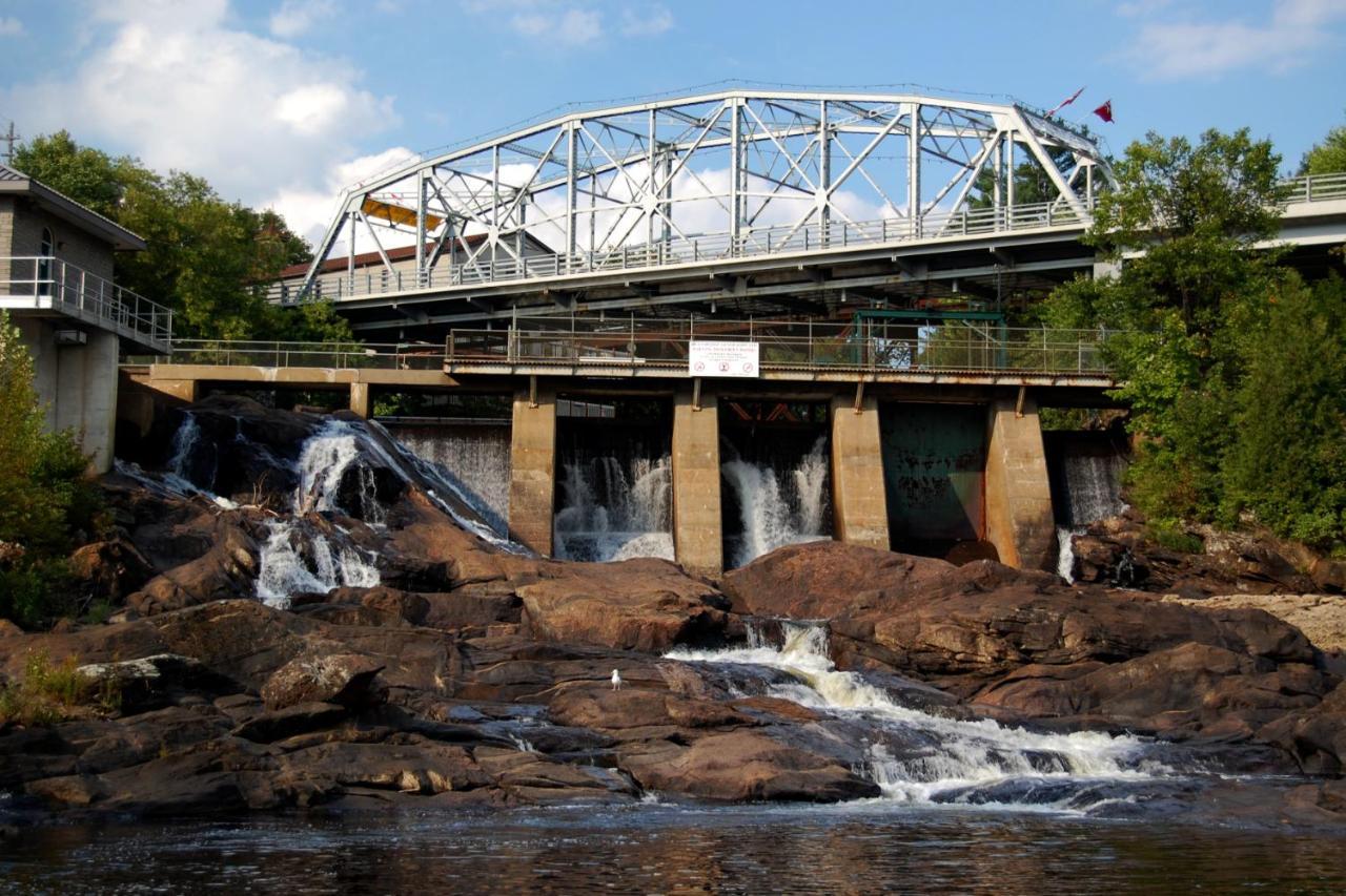 Inn At The Falls Bracebridge Exterior photo